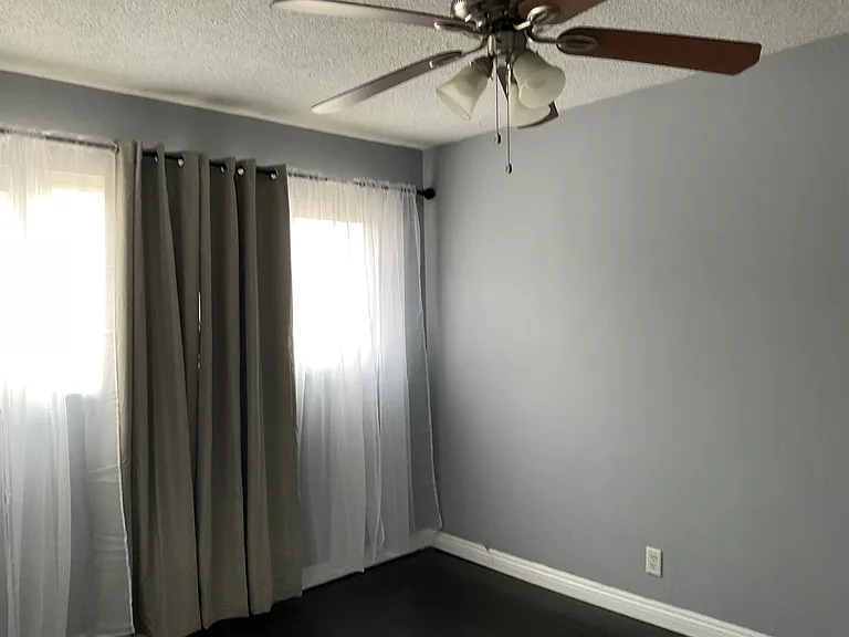 645 Scott Pl — Photo 17