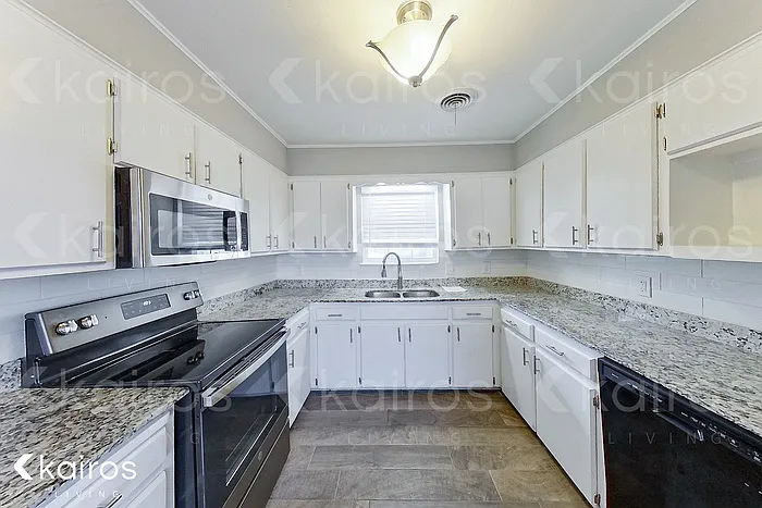 4405 Crockett St — Photo 7