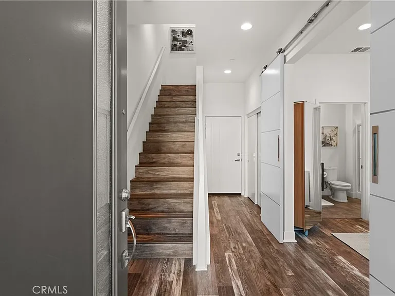 1651 Topanga — Photo 4