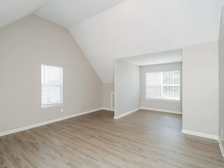 4548 White Rd — Photo 15