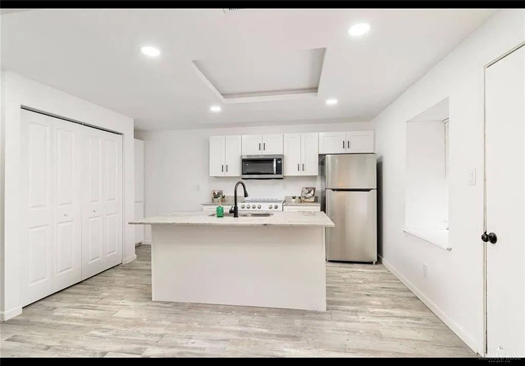 4 bed, 2.0 bath, 1553 sqft, $4,550 — Photo 3