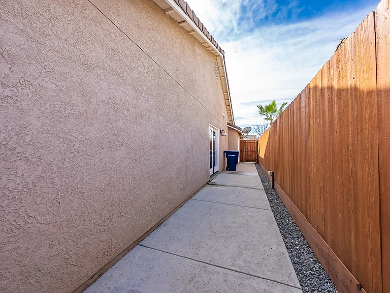 1114 W Pepper Dr — Photo 43
