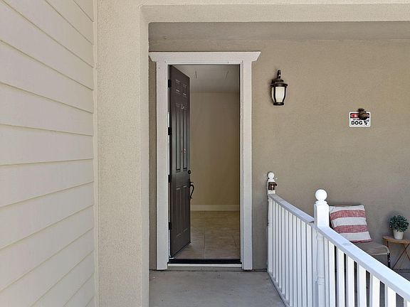 4th image of 683 N Plumas Dr