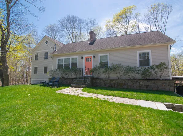 32 Mosher Ave, Groton, CT 06340