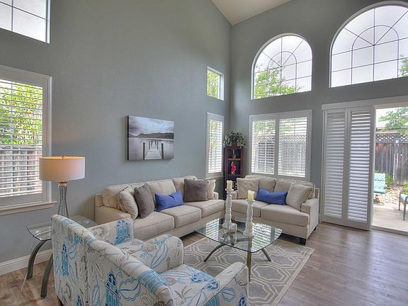 5th image of 855 Sorrento Dr