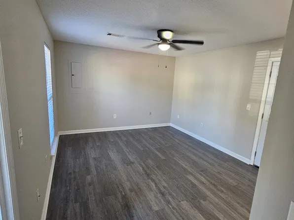 110 W Oak Manor Ct, Macon, GA 31210
