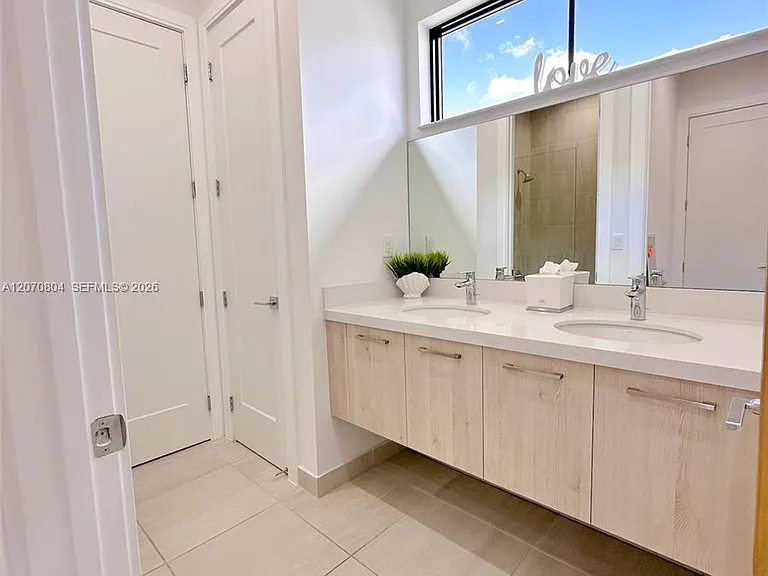 8286 NW 51st Ter — Photo 12
