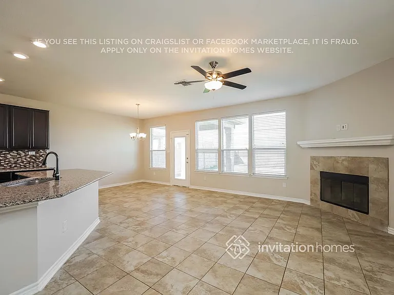 220 Colonial Blf — Photo 2