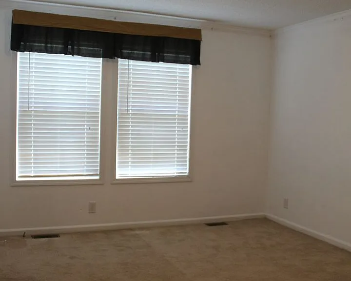 110 Fisher Dr — Photo 10