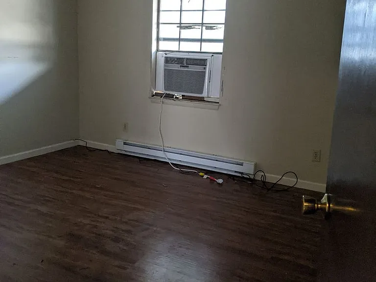 102 McConnell St — Photo 32