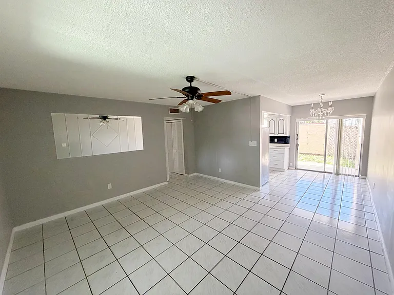 320 SW 1st St — Photo 10