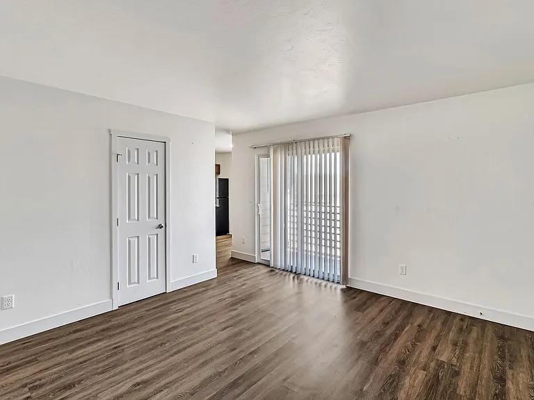 109 Anna Ct — Photo 4