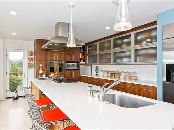 2nd image of 190 Vista Grande
