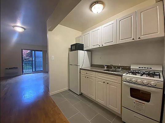 2nd image of 329 E 63rd St APT 1A