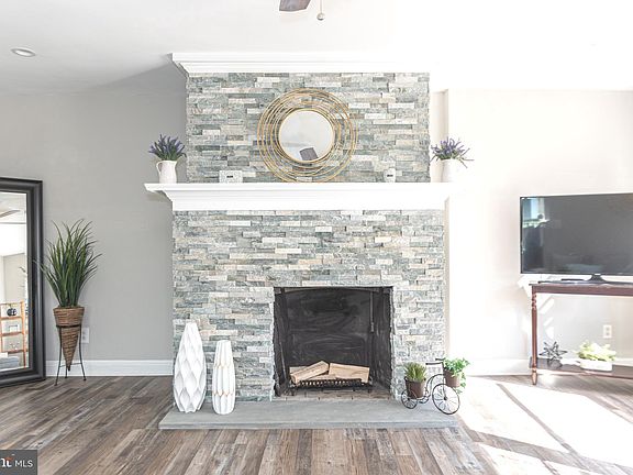 3rd image of 1509 Sommers Ln