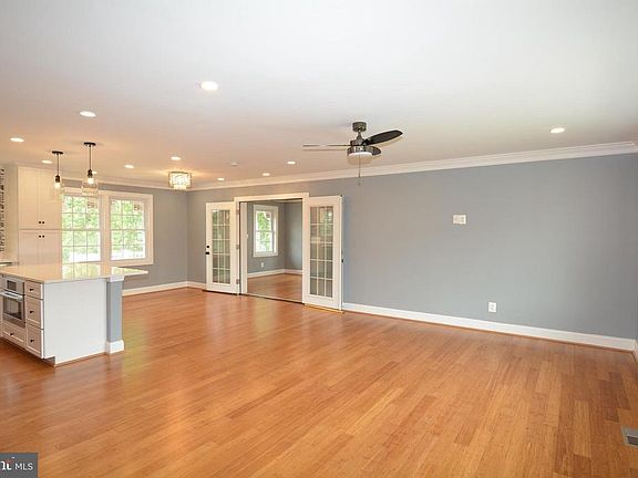 2nd image of 2028 N Dinwiddie St