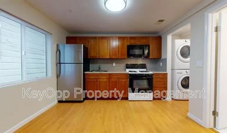 806 35th Ave — Photo 3