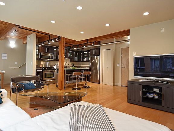 5th image of 530 Broadway Avenue E #220