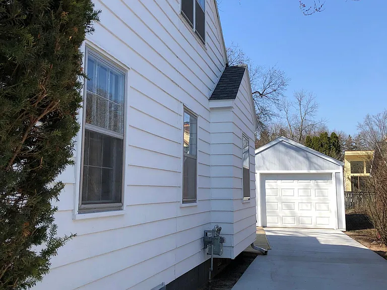 210 Centerlawn St — Photo 32