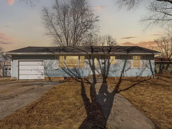 604 Southview Dr, Marshall, MN 56258