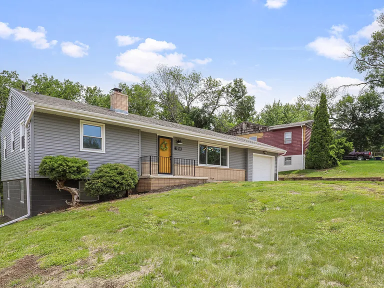 1218 Sunset Dr — Photo 4