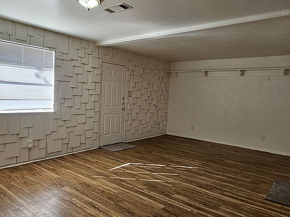 3rd image of 534 Holly Ln