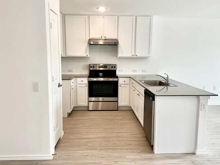 1159 Janzen Rd — Photo 2