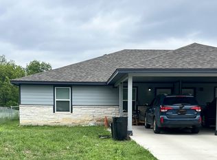 909 E 3rd St #A, Lampasas, TX 76550