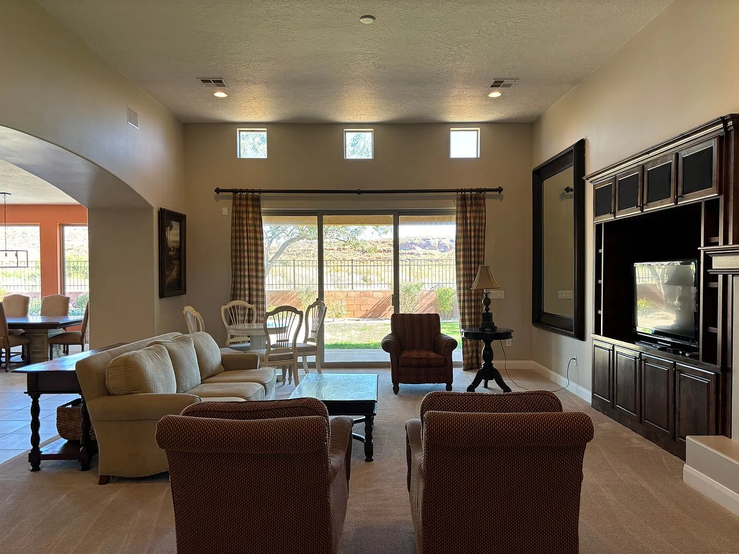 Short Term Lease! Coral Canyon On Golf Course With Pool- Furnished & Partially Furisnhed Option — Photo 4