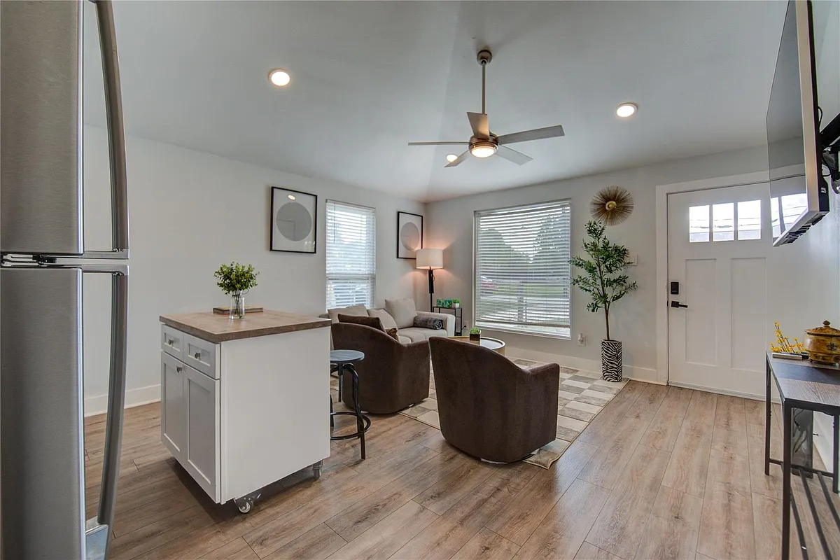 Building Photo - 4049 Lucille St #B