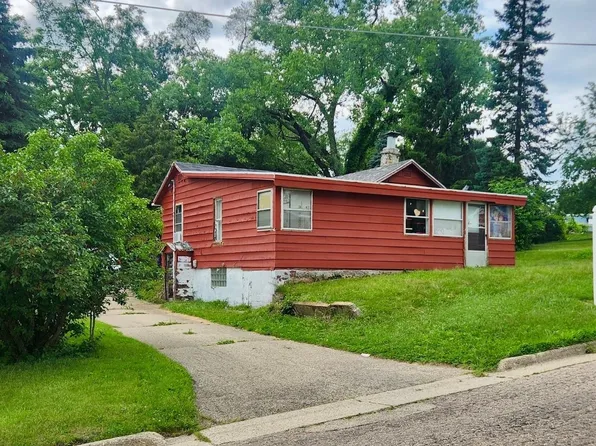 418 S Pine St, Janesville, WI 53548