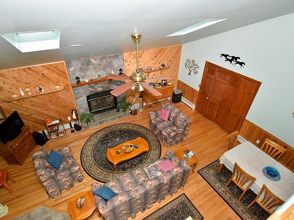 3rd image of 140 Pinewood Dr N