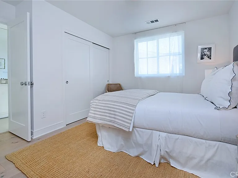 4641 Cahuenga Blvd — Photo 33