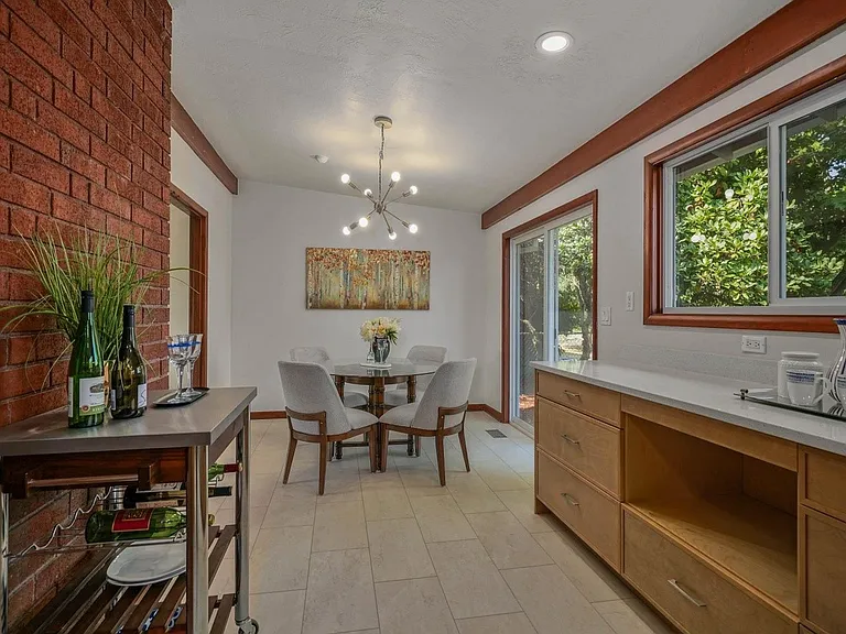 2955 Wedgewood Ct NE — Photo 6