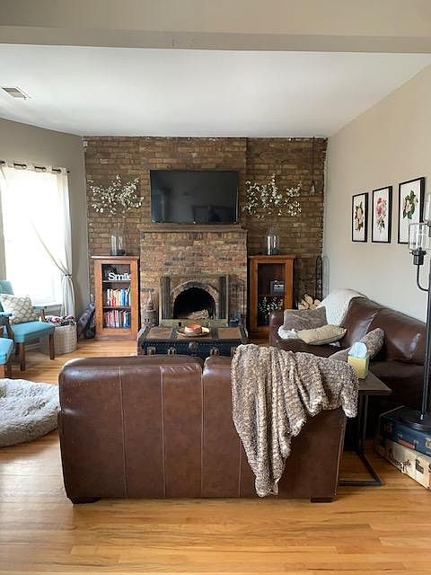 1st image of 833 W Windsor Ave Unit 2