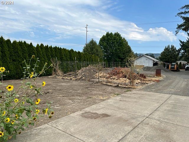 2nd image of 800 S Springbrook Rd