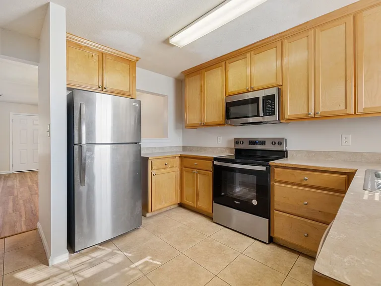 Beautiful 2bedroom 2.5 bath Townhome — Photo 14