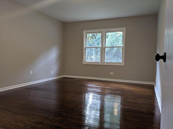 2nd image of 1059 Wentworth Ave