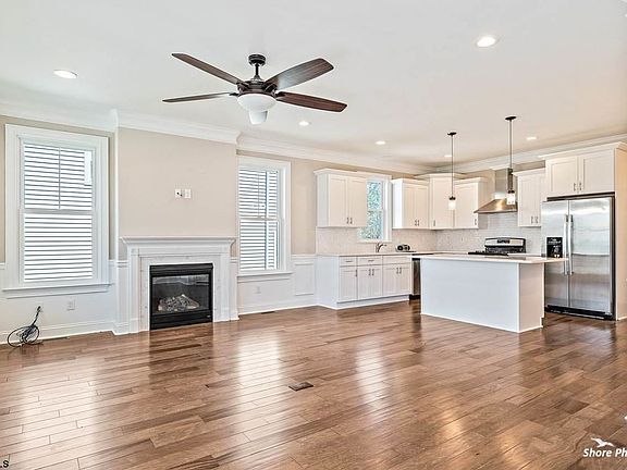 3rd image of 141 Dory Dr