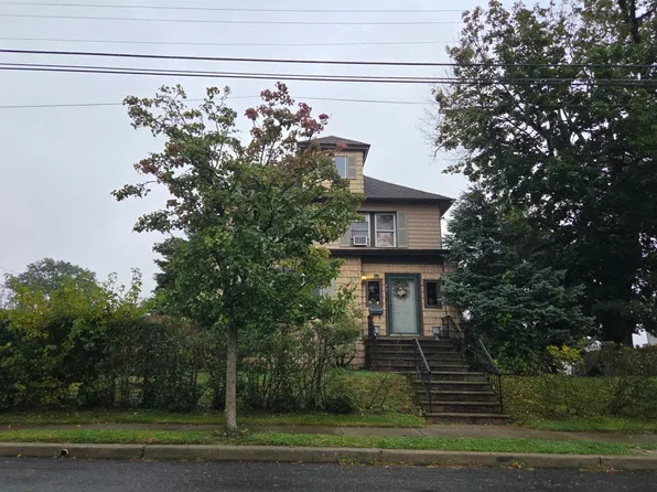 92 Hornsby St, Fords, NJ 08863