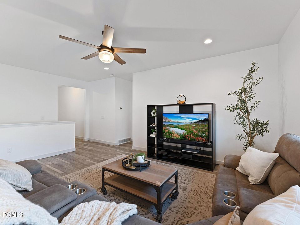 洋書 IN PERFECT SHAPE 7589 Blue Fox Run, West Chester, OH 45069 | Zillow