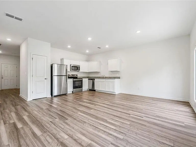 602 Jervis Way — Photo 12