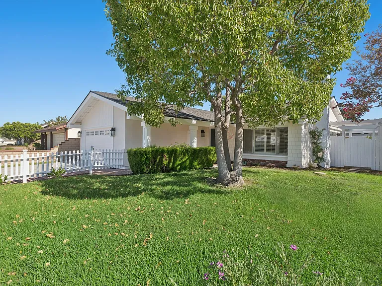 8822 Bellshire Dr — Photo 23