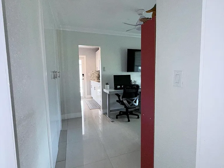 9235 SW 41st St — Photo 32