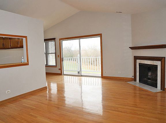 3rd image of 1666 Vermont Dr #A
