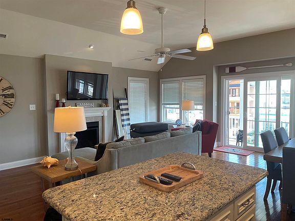 5th image of 350 West Ave Floor 2
