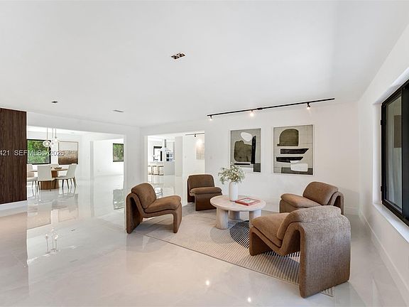 4th image of 10825 SW 80th Ave
