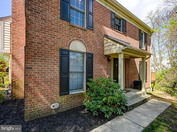 2nd image of 16 Greenshire Ln