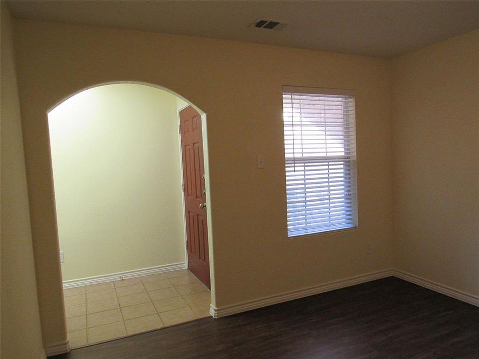 1st image of 9913 Fleetwood Dr #9913