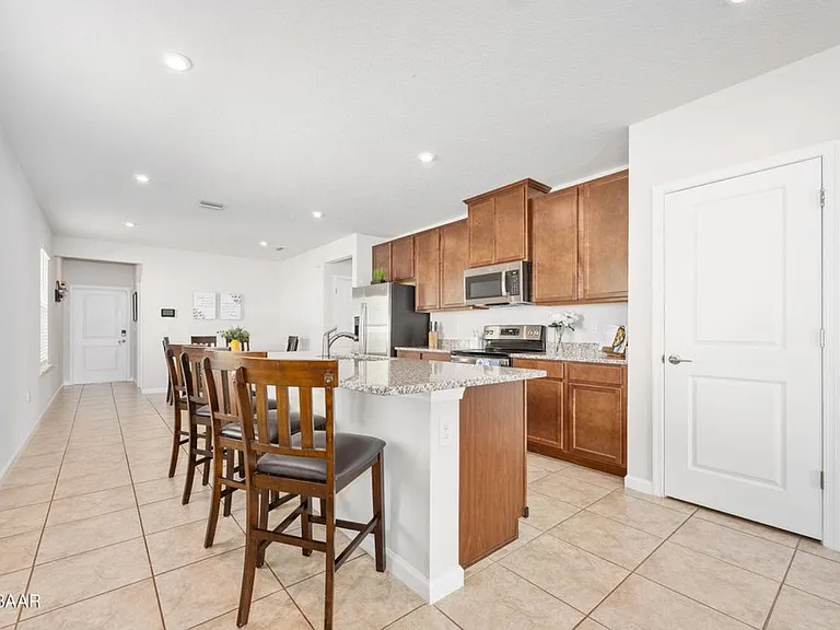 377 Crestwind Dr — Photo 17
